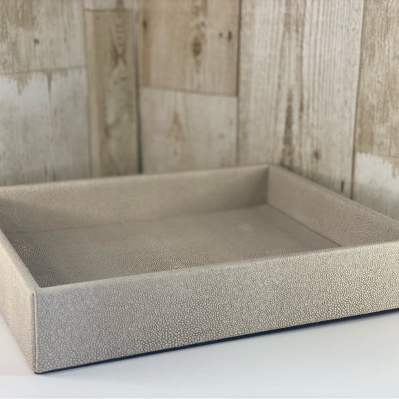 HofferRuffer - Deco Tray - Cream Shagreen - Picture 7 of 8